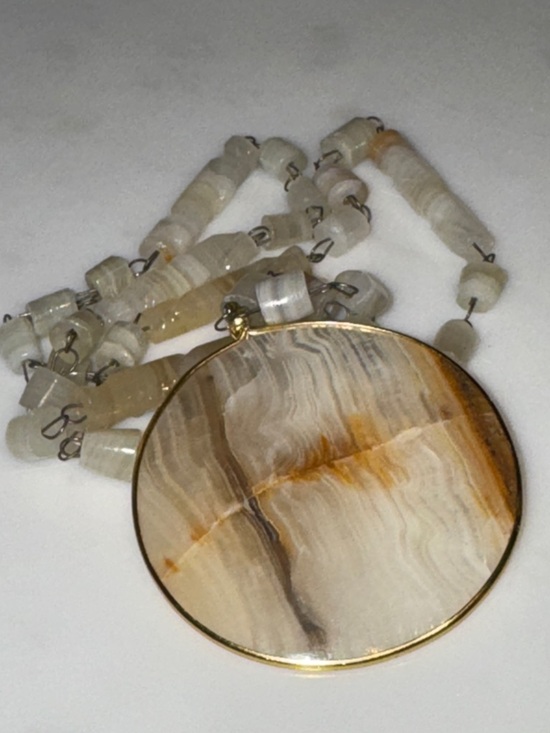 70s Vintage Agate Pendant Necklace - Picture 3 of 13